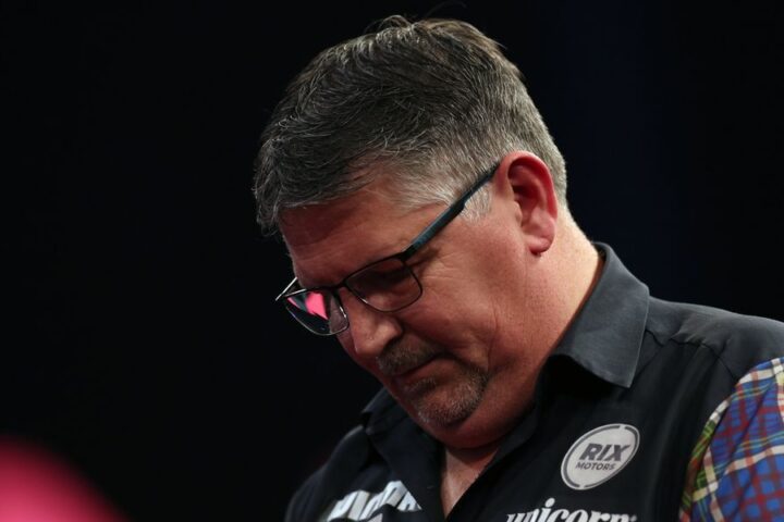 Gary Anderson considers European Tour boycott following customs delays in Poland