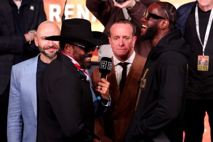 Glove dispute casts doubt on Deontay Wilder and Derek Chisora heavyweight fight