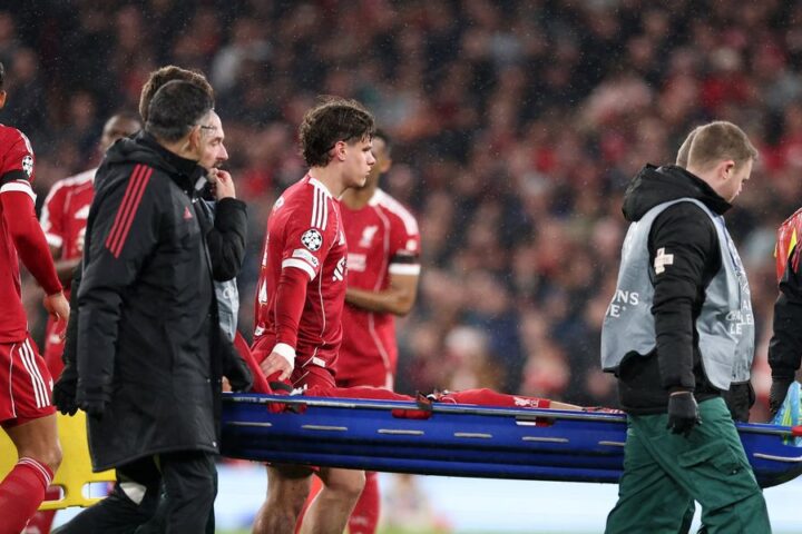 Hugo Ekitike stretchered off with injury during Liverpool vs PSG Champions League match