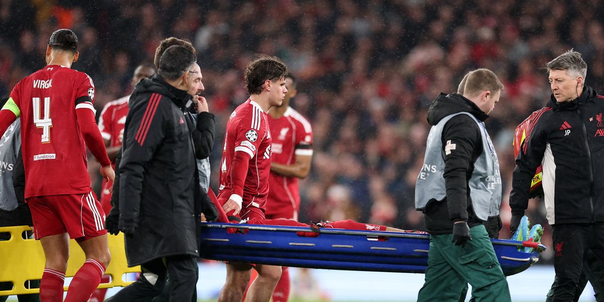 Hugo Ekitike stretchered off with injury during Liverpool vs PSG Champions League match