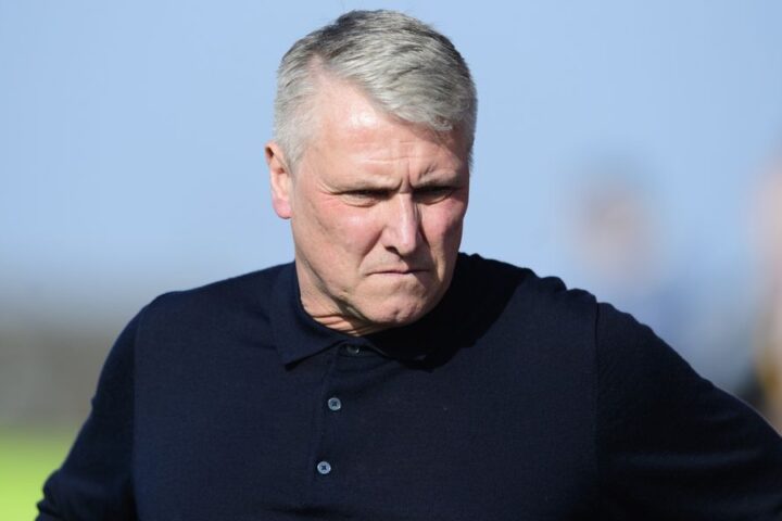 Lee Clark makes cross-country dash to Leyton Orient match after family bereavement