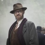 Mark Gatiss portrays chilling gangster in powerful Brecht satire at RSC