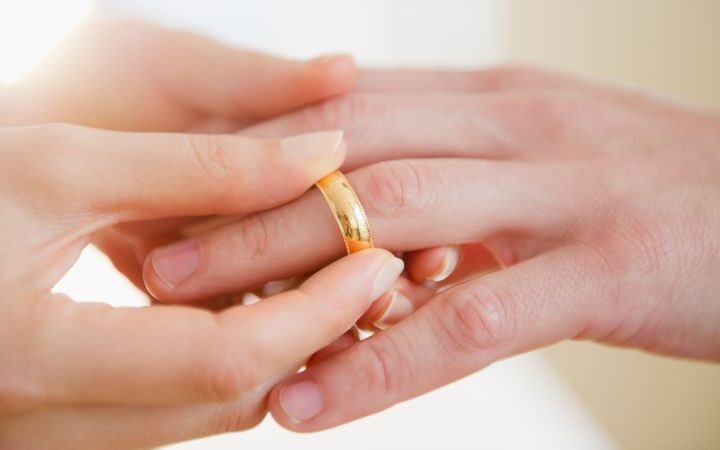 Marriage may be linked to lower cancer risk, study suggests