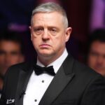 Referee apologizes after blunder at opening session of World Snooker Championship