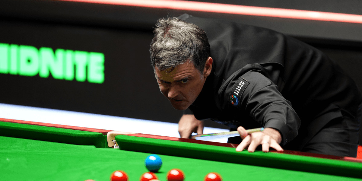 Ronnie O'Sullivan extends lead over He Guoquing after dominant first session at Crucible