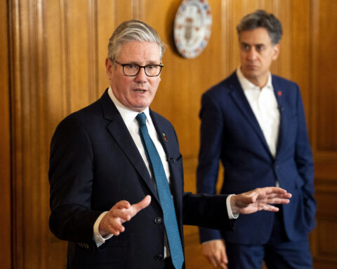 Starmer faces pressure to overturn Miliband’s stance as Labour voters support increased drilling