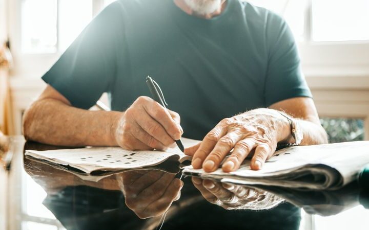 Study links passive screen time to increased dementia risk, urges mentally engaging activities