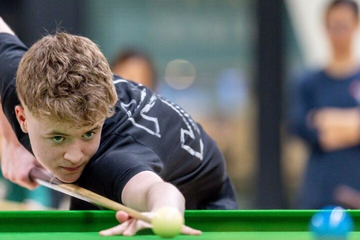 Teenage snooker player discharges himself from hospital to compete in World Championship
