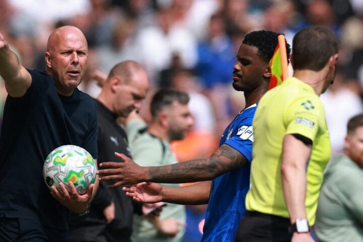 Arne Slot addresses Liverpool fans' boos following Rio Ngumoha substitution during draw with Chelsea