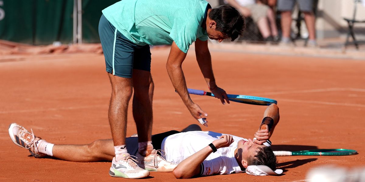 Czech player Jakub Mensik collapses after marathon match in extreme heat at French Open