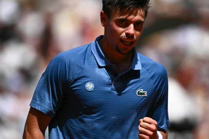 Emergency toilet break disrupts Arthur Gea's French Open debut amidst heatwave challenges