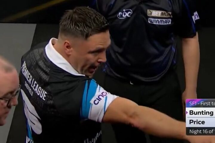 Gerwyn Price pauses Premier League semi-final to have disruptive fan removed in Sheffield