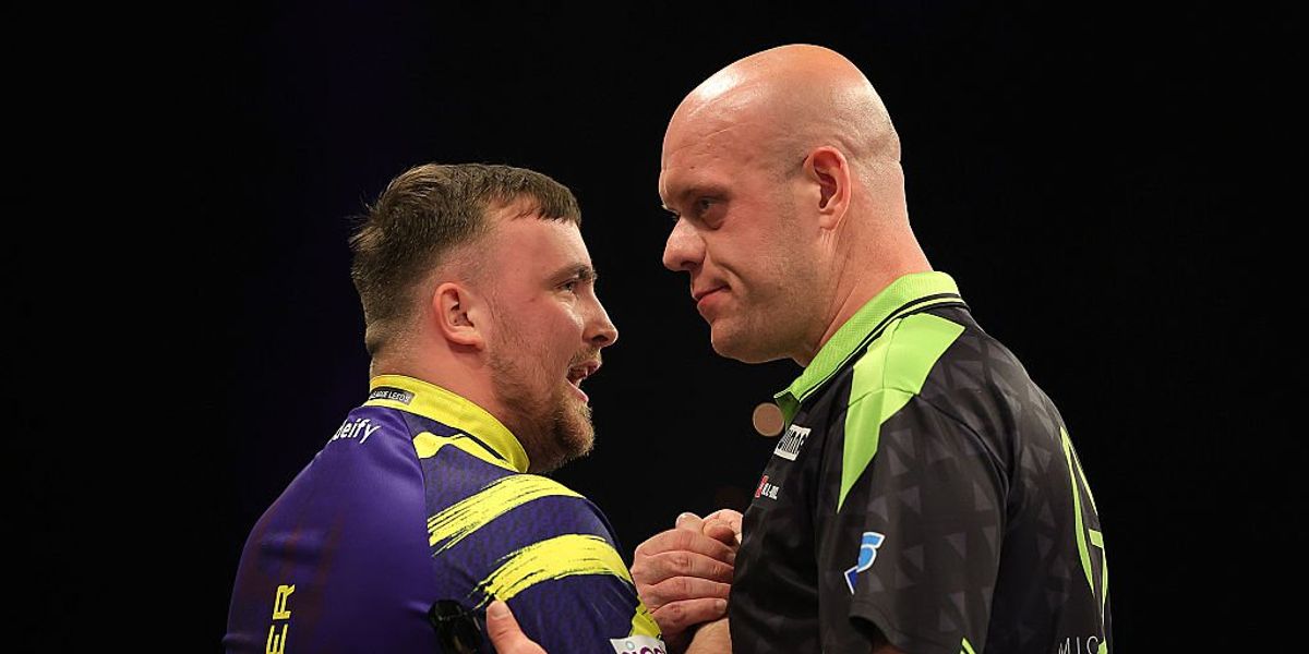 Littler and Van Gerwen miss 21 doubles, leaving fans in stunned silence