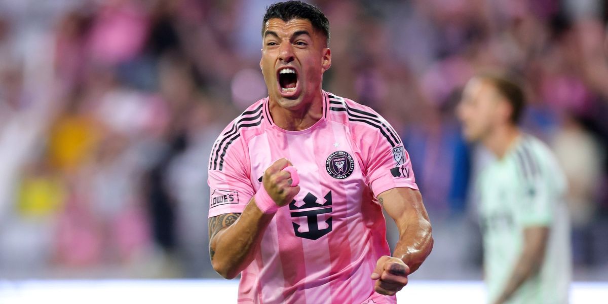 Luis Suarez left out of Uruguay's preliminary World Cup squad, ending hopes for final appearance