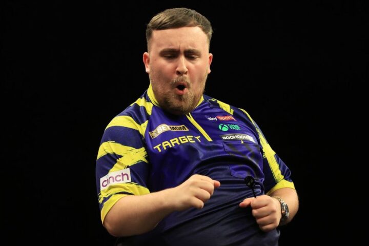 Luke Littler capitalizes on Luke Humphries' missed match dart to secure Premier League victory in Leeds