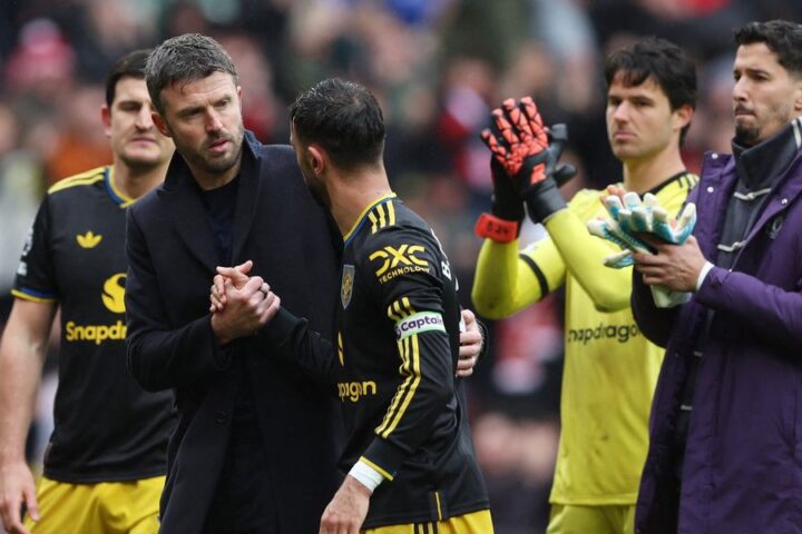 Michael Carrick warns Manchester United players not to get complacent after Sunderland draw