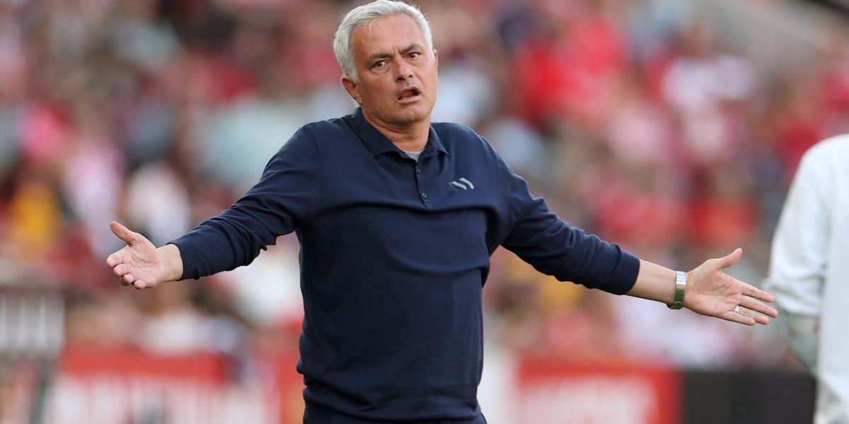Mourinho clashes with players and security after Benfica's draw against Famalicao