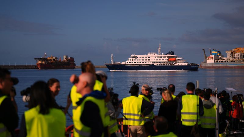 Passengers evacuated from hantavirus-hit cruise quarantined in Nebraska as outbreak unfolds