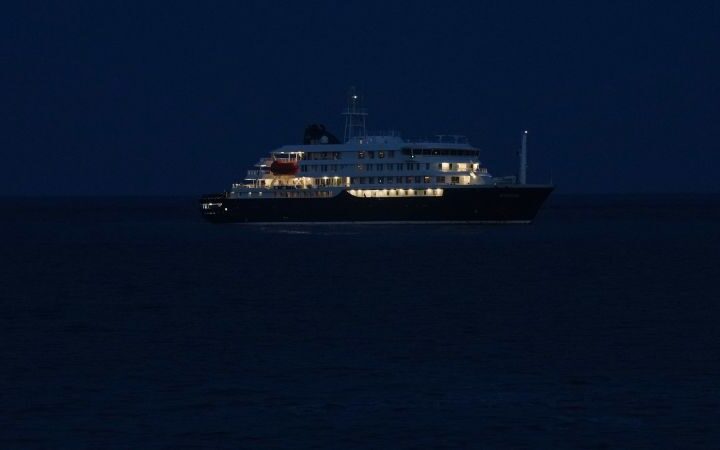 Passengers stranded on hantavirus-hit cruise ship take precautions amid outbreak