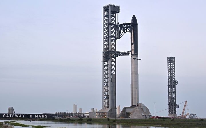 SpaceX prepares for crucial Starship test flight as competition for lunar missions intensifies