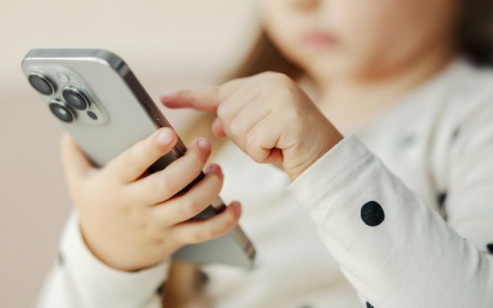 Surgeon general's advisory warns about public health risks of excessive screen time for children