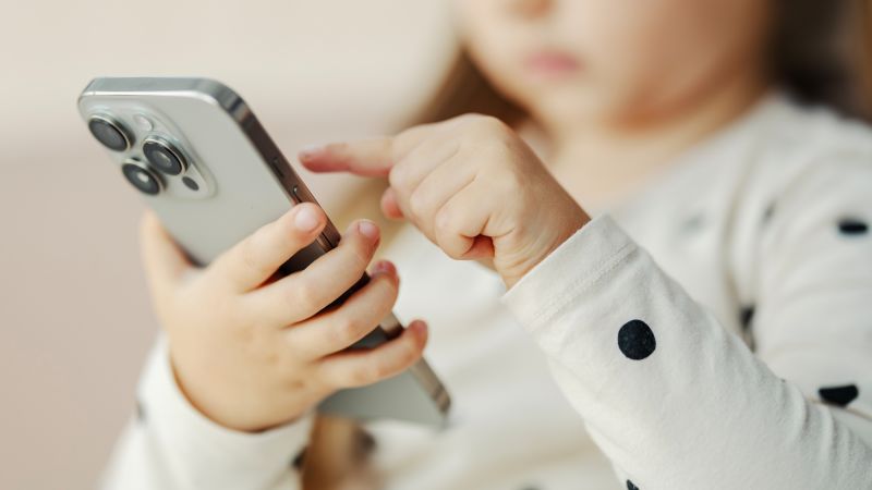 Surgeon general's advisory warns about public health risks of excessive screen time for children