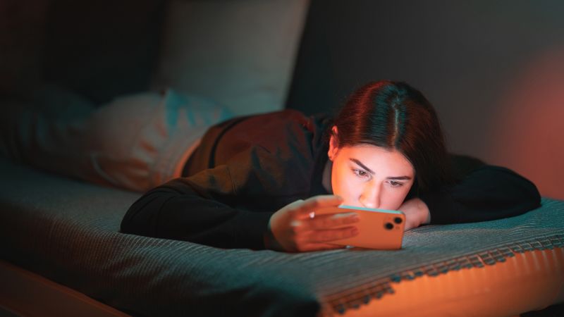 Teens should reduce late-night phone use to improve sleep and well-being