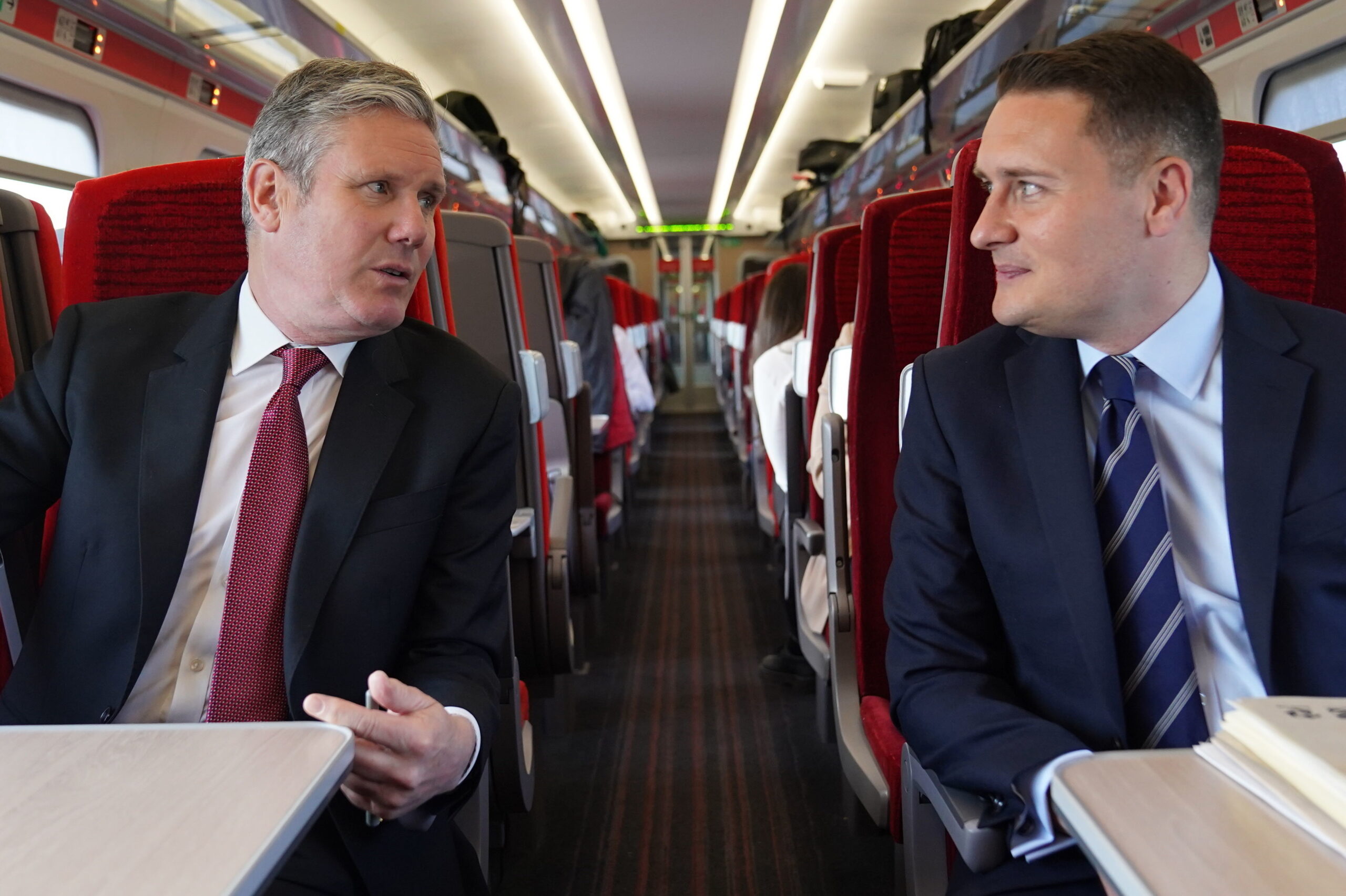 Wes Streeting prepares to challenge Keir Starmer as leadership tensions rise in Labour