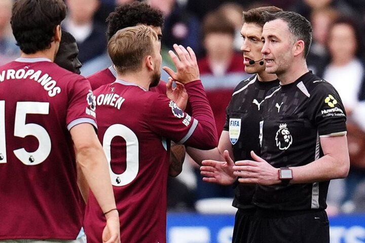 West Ham angered by VAR decision as Arsenal maintain lead in Premier League title race