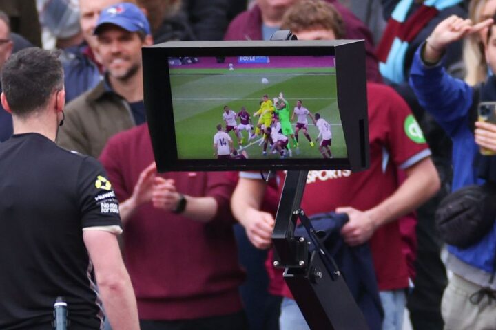 West Ham considers official complaint over controversial VAR decision in Arsenal defeat