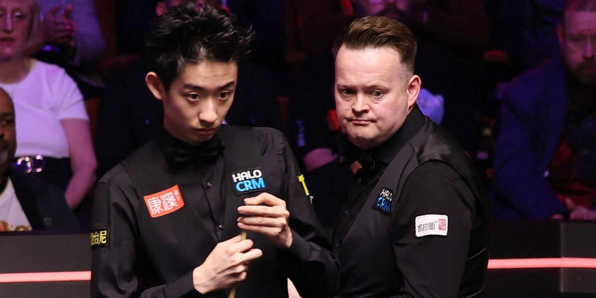 Wu Yize takes overnight lead in World Snooker Championship final against Shaun Murphy