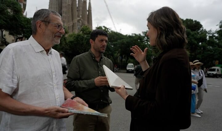 Ceramicists complete 14-year project on cross for Sagrada Familia