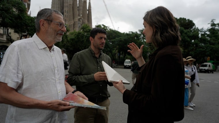 Ceramicists complete 14-year project on cross for Sagrada Familia