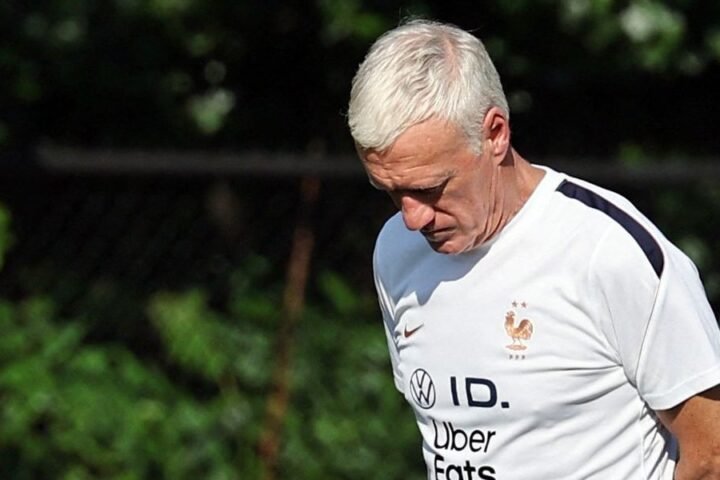 Didier Deschamps returns to French squad for World Cup after mother's funeral