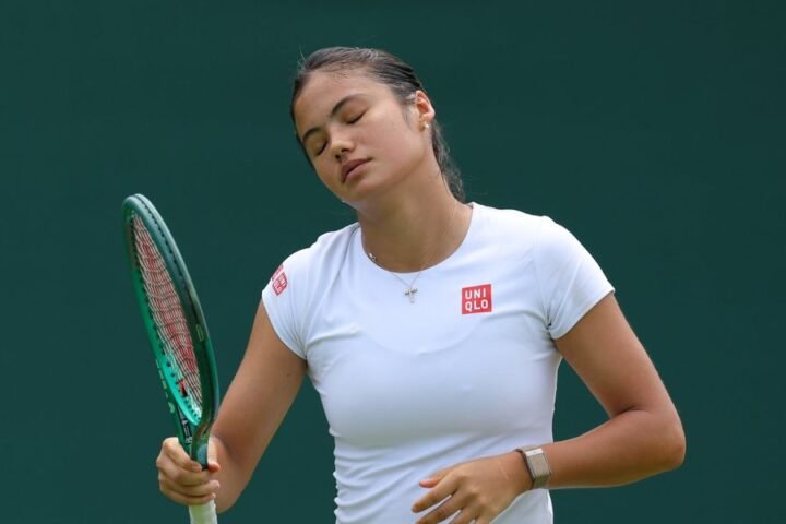 Emma Raducanu withdraws from Wimbledon due to stress fracture in right leg