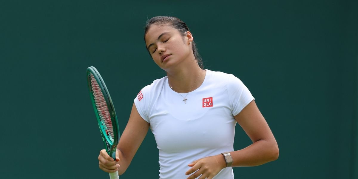 Emma Raducanu withdraws from Wimbledon due to stress fracture in right leg