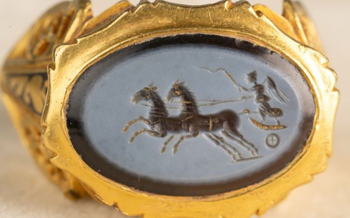 Gold Roman ring discovered by amateur detectorist in Somerset, set for museum display