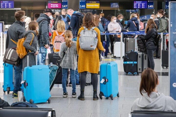Government to impose fines on airlines leaving holidaymakers stranded during travel disruptions
