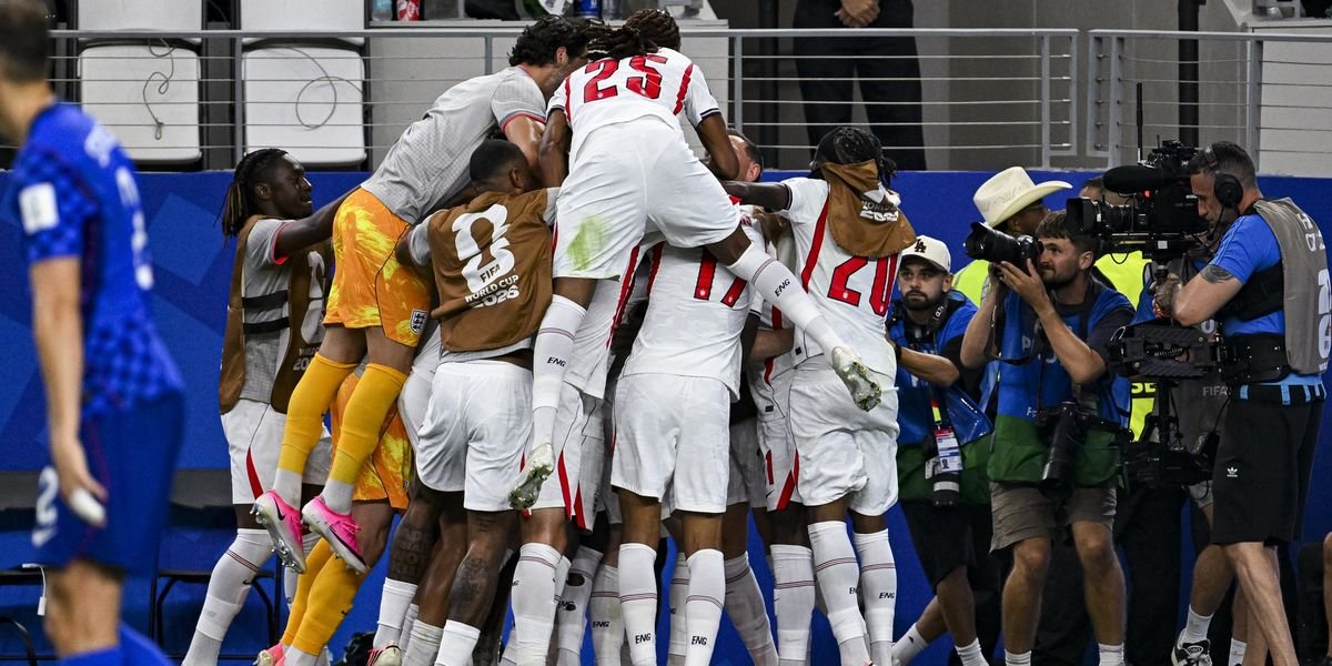 Keane, Neville and Wright react positively as England defeat Croatia 4-2 in World Cup opener