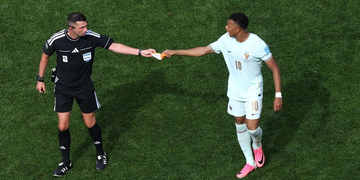 Kylian Mbappe's unusual exchange with referee Michael Oliver during France's World Cup victory over Norway