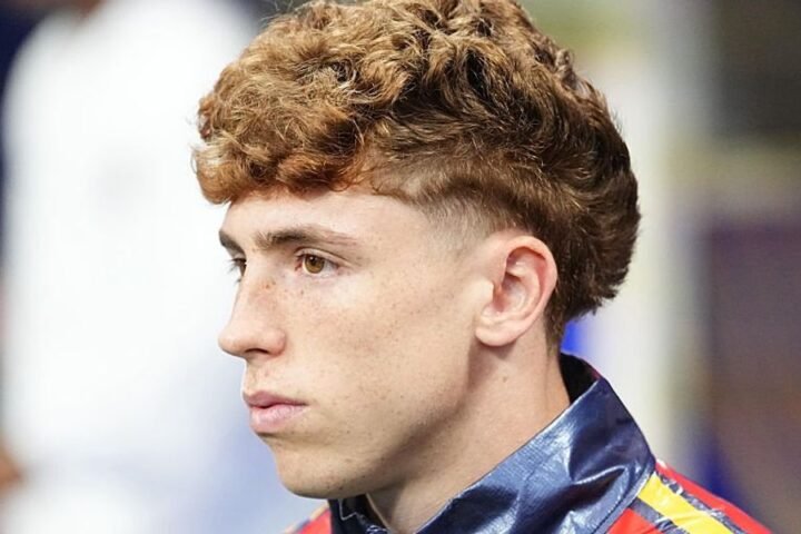 Liverpool secures Victor Munoz as first major signing under Andoni Iraola, outpacing Newcastle