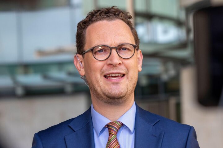 Minister warns of potential welfare crisis as AI threatens job market stability