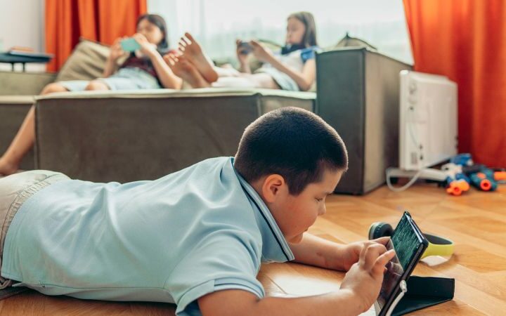 New research highlights irreversible impacts of childhood experiences on adult development