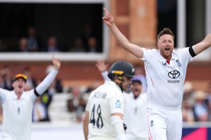Ollie Robinson stars on return as England fights back against New Zealand at Lord's