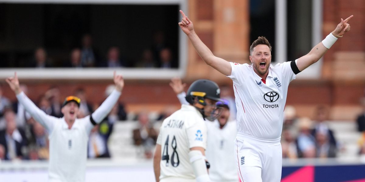 Ollie Robinson stars on return as England fights back against New Zealand at Lord's