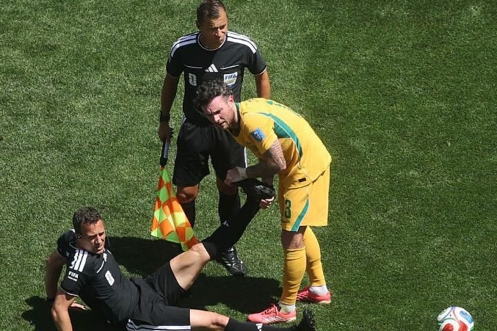 Referee suffers cramp during stoppage time in USA's victory over Australia