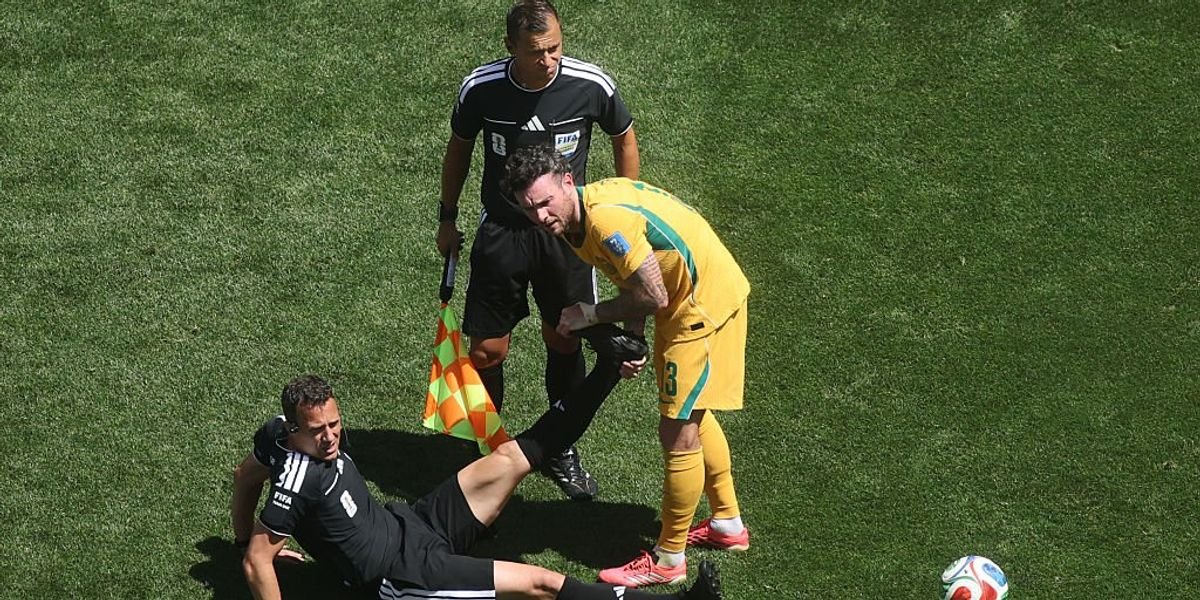 Referee suffers cramp during stoppage time in USA's victory over Australia