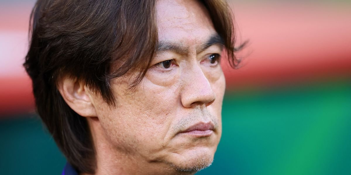 Riot police deployed at airport following death threats against South Korean football manager