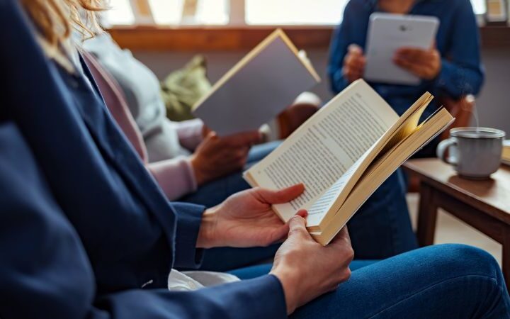 Silent Book Club revives reading culture amid declining leisure reading trends
