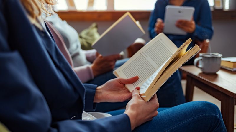 Silent Book Club revives reading culture amid declining leisure reading trends